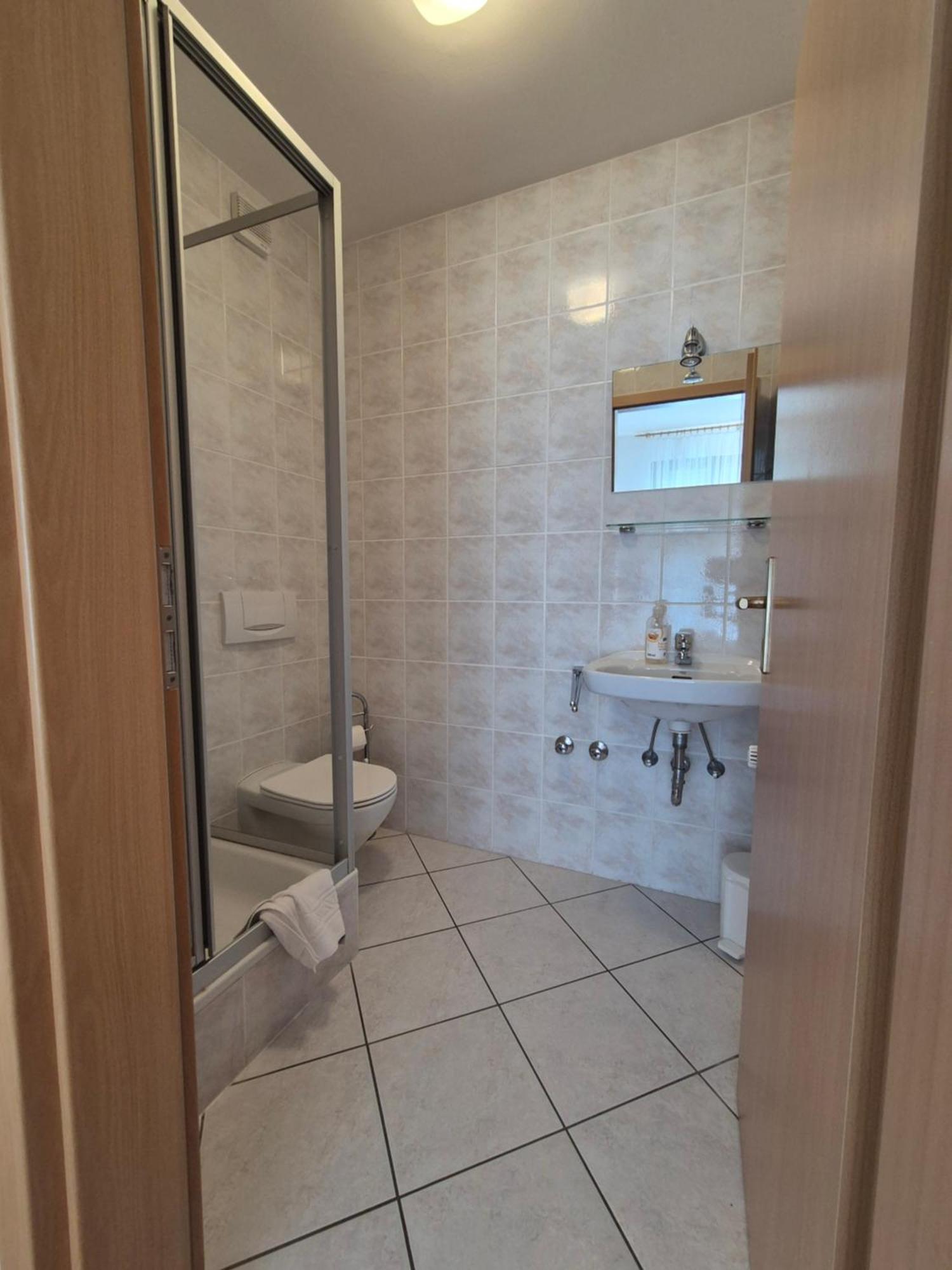 Apartments And Rooms Mamic Dugi Rat Bagian luar foto