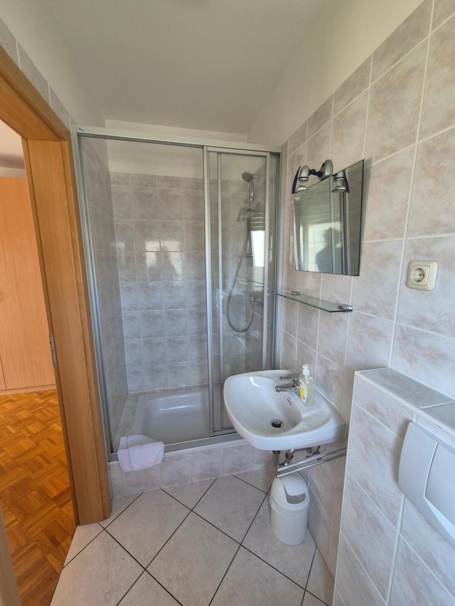 Apartments And Rooms Mamic Dugi Rat Bagian luar foto