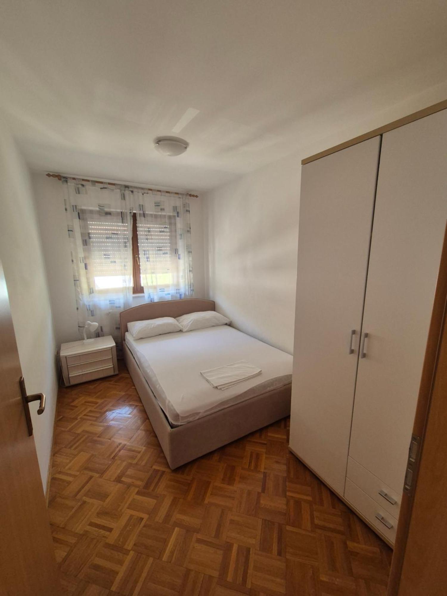 Apartments And Rooms Mamic Dugi Rat Bagian luar foto