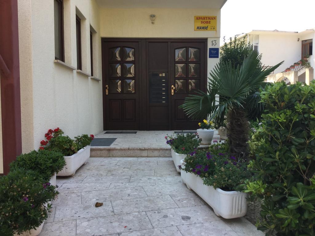 Apartments And Rooms Mamic Dugi Rat Bagian luar foto