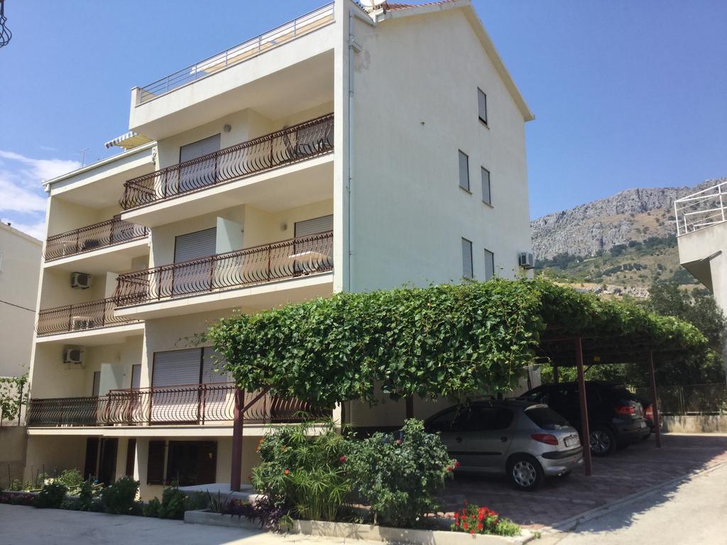 Apartments And Rooms Mamic Dugi Rat Bagian luar foto