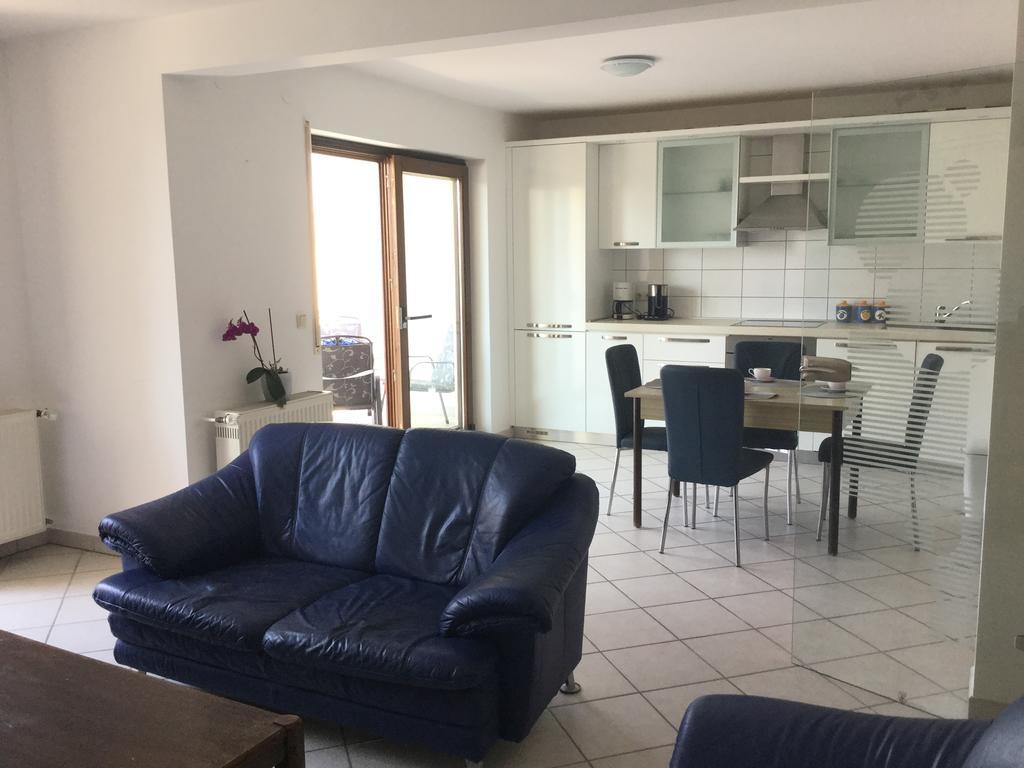 Apartments And Rooms Mamic Dugi Rat Bagian luar foto